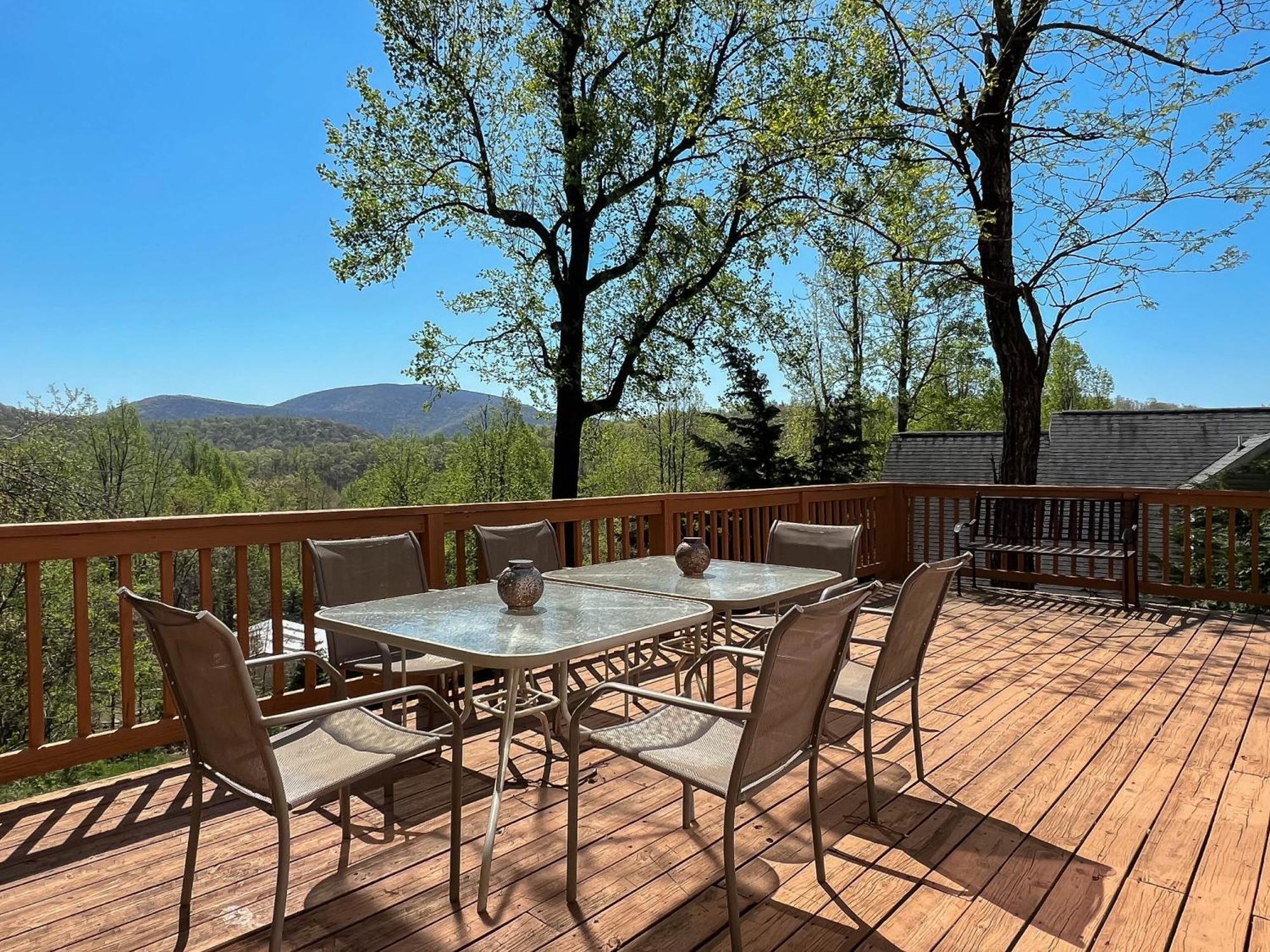 Love Ridge Mountain Lodging Lyndhurst Exterior photo