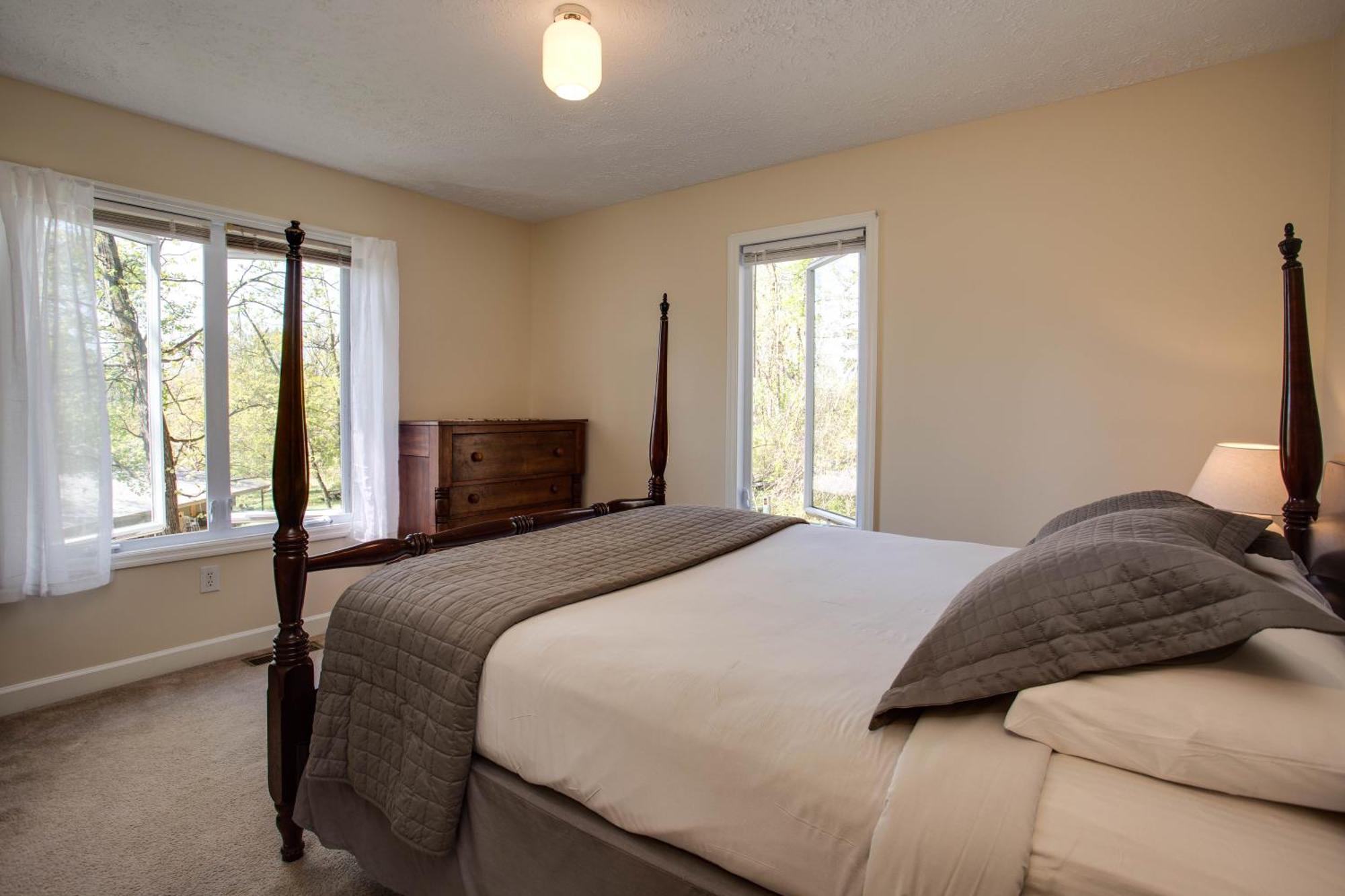 Love Ridge Mountain Lodging Lyndhurst Exterior photo